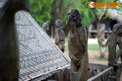 Ngắm loạt hình ảnh độc lạ ở nhà mồ Tây Nguyên