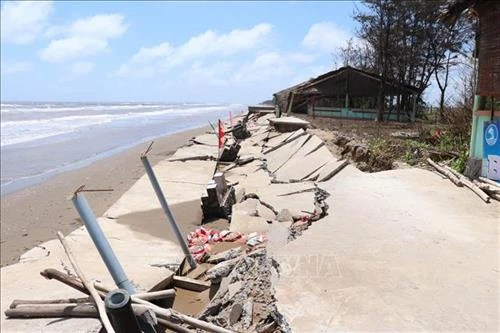 Biến đổi khí hậu: Đầu tư 260 tỷ đồng xây dựng công trình bảo vệ bờ sông, bờ biển