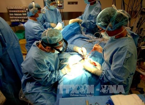 Giữ được giọng nói nhờ kỹ thuật đốt ung thư thanh quản qua đường họng miệng bằng Laser