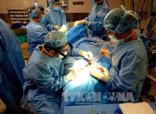 Giữ được giọng nói nhờ kỹ thuật đốt ung thư thanh quản qua đường họng miệng bằng Laser