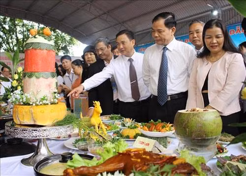 Diễn đàn xúc tiến đầu tư nông nghiệp, du lịch và tiêu thụ gà đồi Yên Thế
