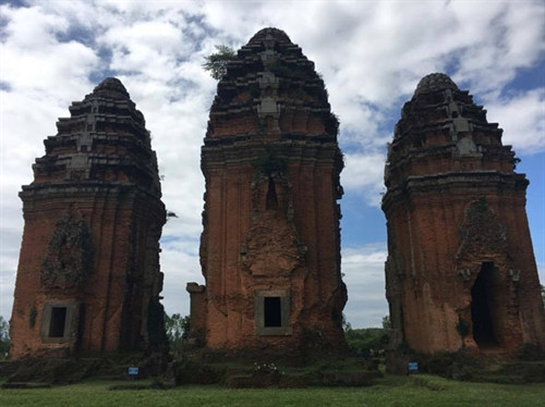 Kỳ vĩ tháp Dương Long