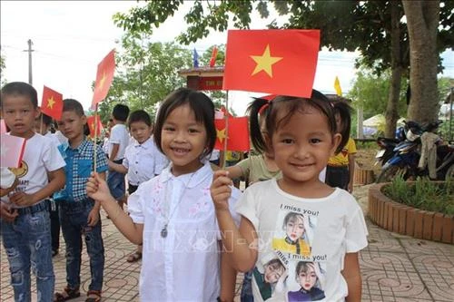 Học sinh vùng lũ Hà Tĩnh vượt lên khó khăn, hứng khởi đón năm học mới