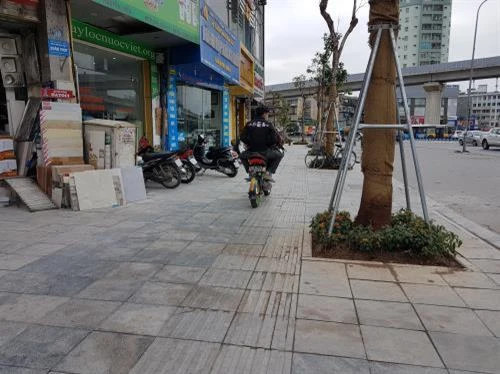 Khoảng trống từ chủ trương đến hành động từ việc lát đá vỉa hè ở Hà Nội