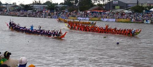 Tuần lễ Nông sản, Du lịch, Ẩm thực gắn với lễ hội Oóc Om Bóc của đồng bào Khmer Trà Vinh