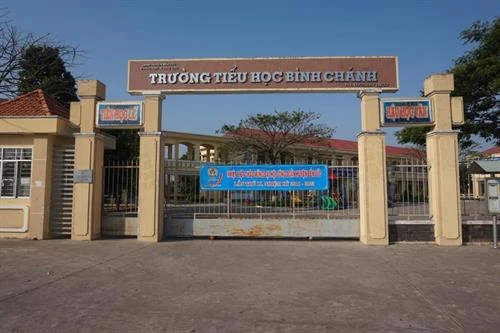 Kỷ luật cách chức Hiệu trưởng nhà trường trong vụ bắt giáo viên quỳ gối ở Long An