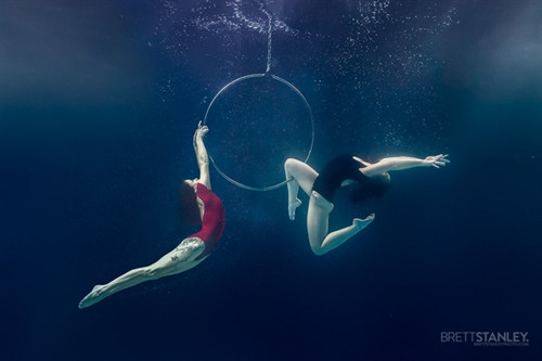 Xiếc dưới nước và vẻ đẹp sáng chói của “Mỹ nhân ngư”