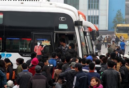 Giá xăng giảm mạnh, hành khách vẫn chịu thiệt