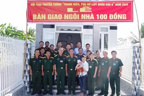 Quân khu 9 tặng nhà, quà cho gia đình chính sách, ngư dân vùng biển Sóc Trăng