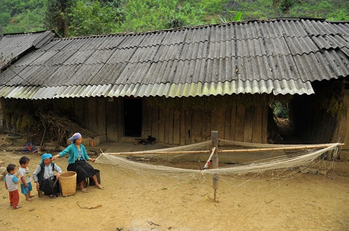 Nghề xe lanh dệt vải- nét đẹp trong văn hóa truyền thống của dân tộc Mông ở Hà Giang