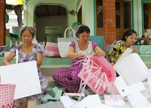 Hiệu quả mô hình Tổ hợp tác làm nghề thủ công ở vùng nông thôn Bến Tre