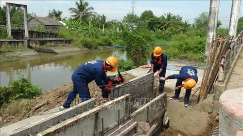 Hỗ trợ xây dựng cầu dân sinh và bảo trì các các tuyến đường địa phương