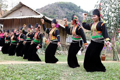 Độc đáo sáo mũi Khơ Mú