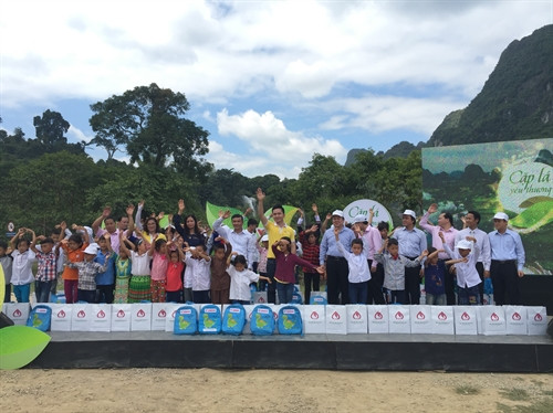 "Cặp lá yêu thương" đến với trẻ em nghèo Cao Bằng