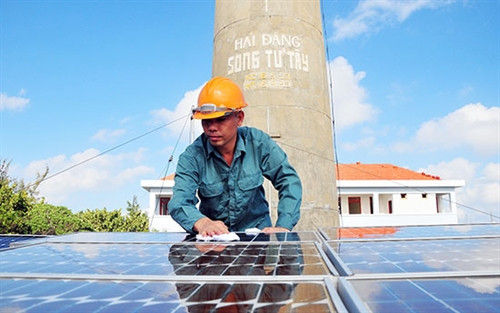 Những người "Thắp đèn" giữa biển