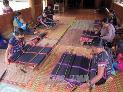Bảo tồn nghề dệt thổ cẩm của người Cơ tu ở Tây Giang
