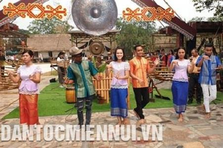 Các hoạt động tháng 5 với chủ đề “Hát về Người” tại Làng Văn hóa - Du lịch các dân tộc Việt Nam
