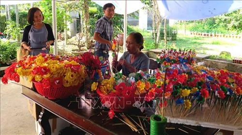Sắc Tết ở làng hoa giấy Thanh Tiên