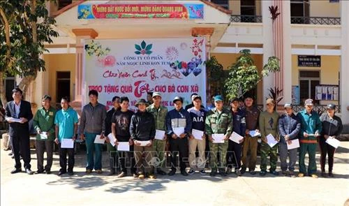 Kon Tum hỗ trợ người nghèo vùng khó khăn đón Tết Canh Tý