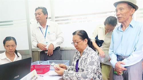 115.000 cán bộ hưu trí ở Thành phố Hồ Chí Minh được nhận lương tại nhà trong thời gian phòng, chống dịch COVID-19