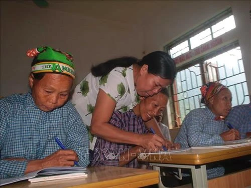Nỗ lực xóa mù chữ cho đồng bào vùng sâu, vùng xa ở Cao Bằng