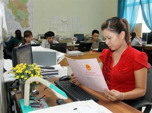 Hà Nội triển khai quy định mới về ghi tên trên "sổ đỏ" đến từng quận, huyện