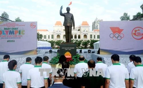 Ngày chạy Olympic thu hút đông đảo người dân tham gia