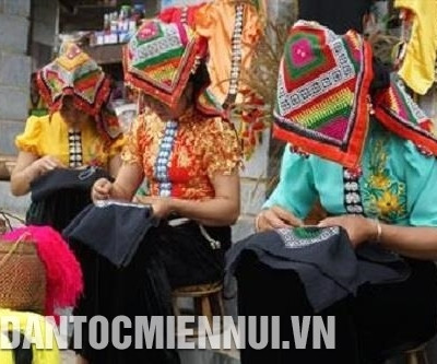 Khăn Piêu - trang phục đậm đà bản sắc của đồng bào Thái
