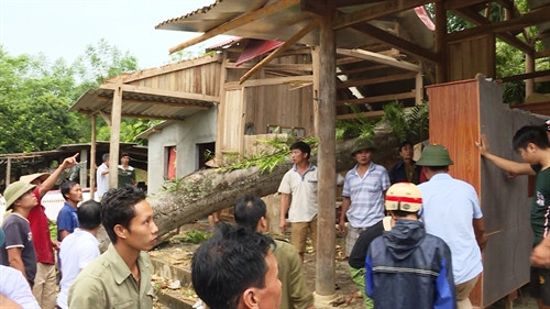 Lào Cai: 2 người chết, 3 người bị thương do giông lốc và sét đánh