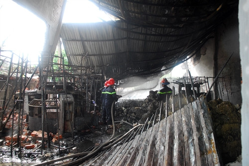 Cháy lớn tại Công ty dệt Toàn Vinh (TP. Hồ Chí Minh)