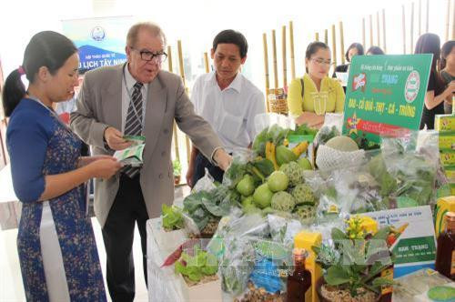 Tìm hướng phát triển cho ngành du lịch Tây Ninh