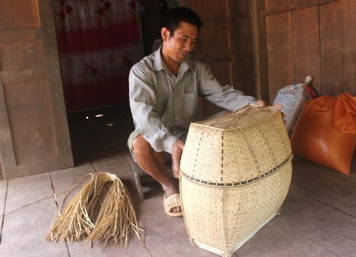 Nghề đan bem của người Cống ở Táng Ngá
