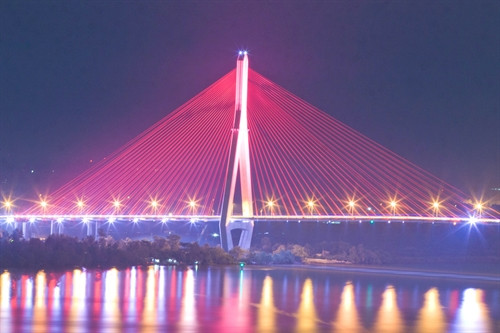 Thử nghiệm hệ thống đèn chiếu sáng nghệ thuật cầu Cần Thơ