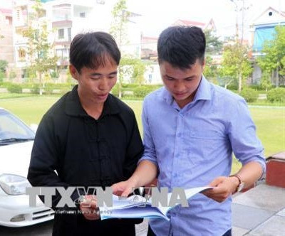 Bí thư Chi bộ Hoàng Văn Tài tận tụy, gương mẫu ở bản Mông