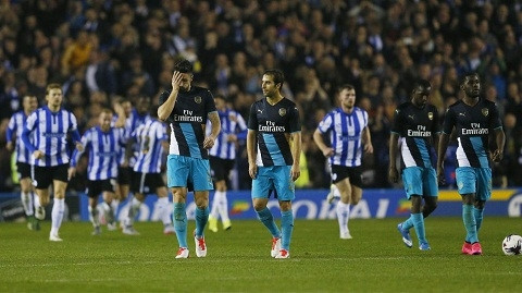 Sáng 28/10: Arsenal và Chelsea thua đau. Barca có thể thi đấu ở Ligue 1