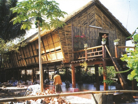 Độc đáo tập quán dựng nhà của người Chơ Ro
