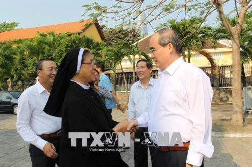 Bí thư Thành ủy Thành phố Hồ Chí Minh Nguyễn Thiện Nhân thăm, chúc Tết cơ sở Dòng Mến Thánh giá Thủ Thiêm