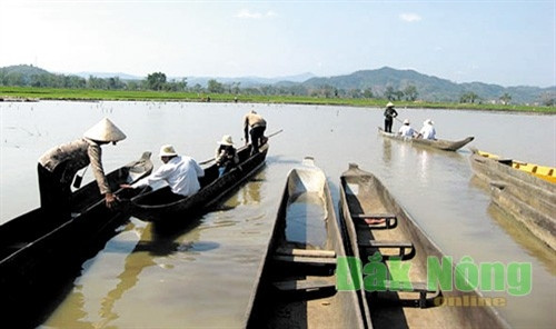 Thuyền độc mộc trong đời sống của đồng bào M’nông, Ê đê