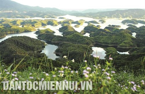 Tà Đùng - Hạ Long thu nhỏ ở Tây Nguyên