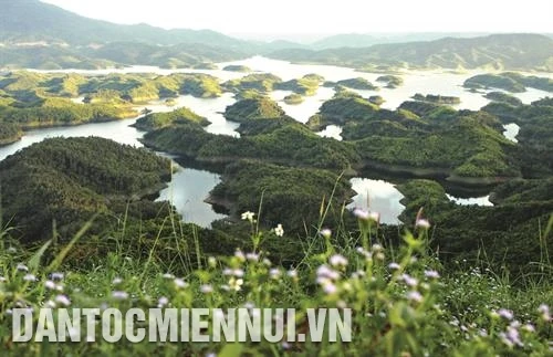 Tà Đùng - Hạ Long thu nhỏ ở Tây Nguyên