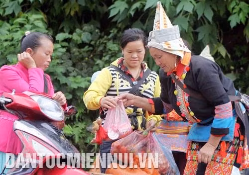 Sắc màu chợ phiên vùng cao Vàng Ma Chải
