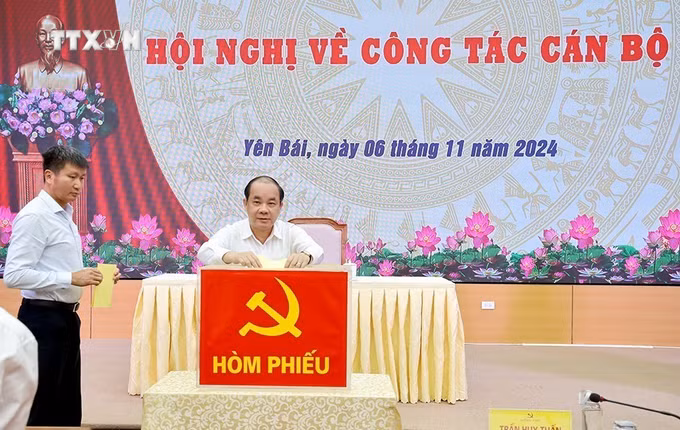 vna_potal_ong_tran_huy_tuan_duoc_bau_giu_chuc_vu_bi_thu_tinh_uy_yen_bai_7689113.jpg