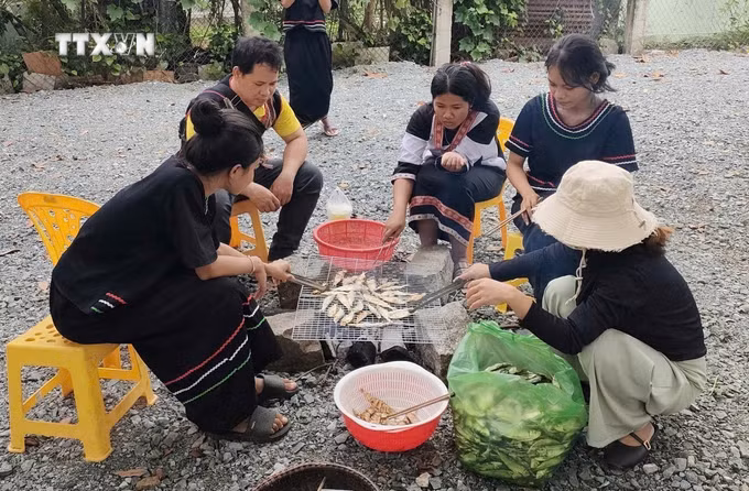 vna_potal_khanh_hoa_nhung_hu_ca_kho_nghia_tinh_tu_khanh_vinh_gui_ra_mien_bac_7605216.jpg