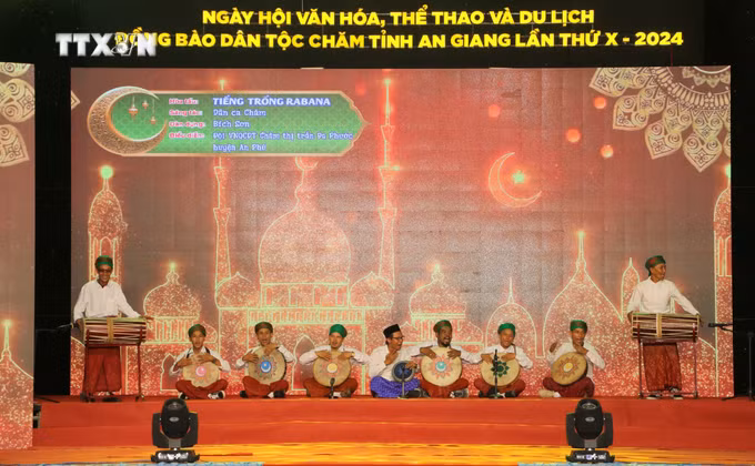 vna_potal_be_mac_ngay_hoi_van_hoa_the_thao_va_du_lich_dong_bao_cham_tinh_an_giang_lan_thu_x_nam_2024____7331600.jpg