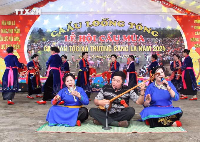 vna_potal_van_hoa_soi_duong_dac_sac_le_hoi_cau_mua_cua_nguoi_tay_thuong_bang_la_7230814.jpg