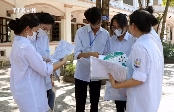vna_potal_ha_tinh_buoi_thi_tot_nghiep_thpt_dau_tien_hoan_thanh_tot_dep_6806166 (1).jpg