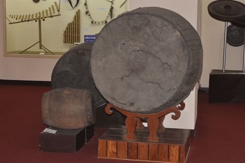 Trống được trưng bày tại Bảo tàng Gia Lai Trống được trưng bày tại Bảo tàng Gia Lai