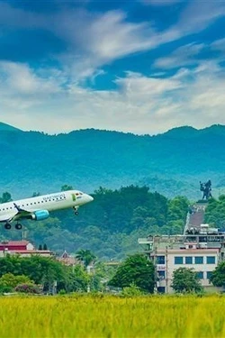 Với lợi thế có đường hàng không giúp Điện Biên thuận lợi trong thông thương, giao lưu với các trung tâm kinh tế lớn của đất nước. Ảnh: Xuân Tư/TTXVN