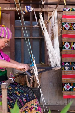 Nữ nghệ nhân gìn giữ nghề truyền thống nơi đại ngàn Tây Nguyên