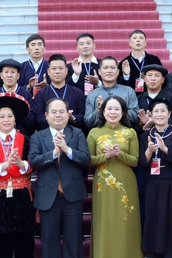 Phó Chủ tịch nước Võ Thị Ánh Xuân gặp mặt Đoàn đại biểu dân tộc thiểu số tiêu biểu Cao Bằng